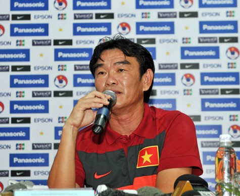 HLV Phan Thanh Hùng không kém chuyên môn, vấn đề là tư duy bóng đá của ông đang không mang tới thành công cho ĐTVN